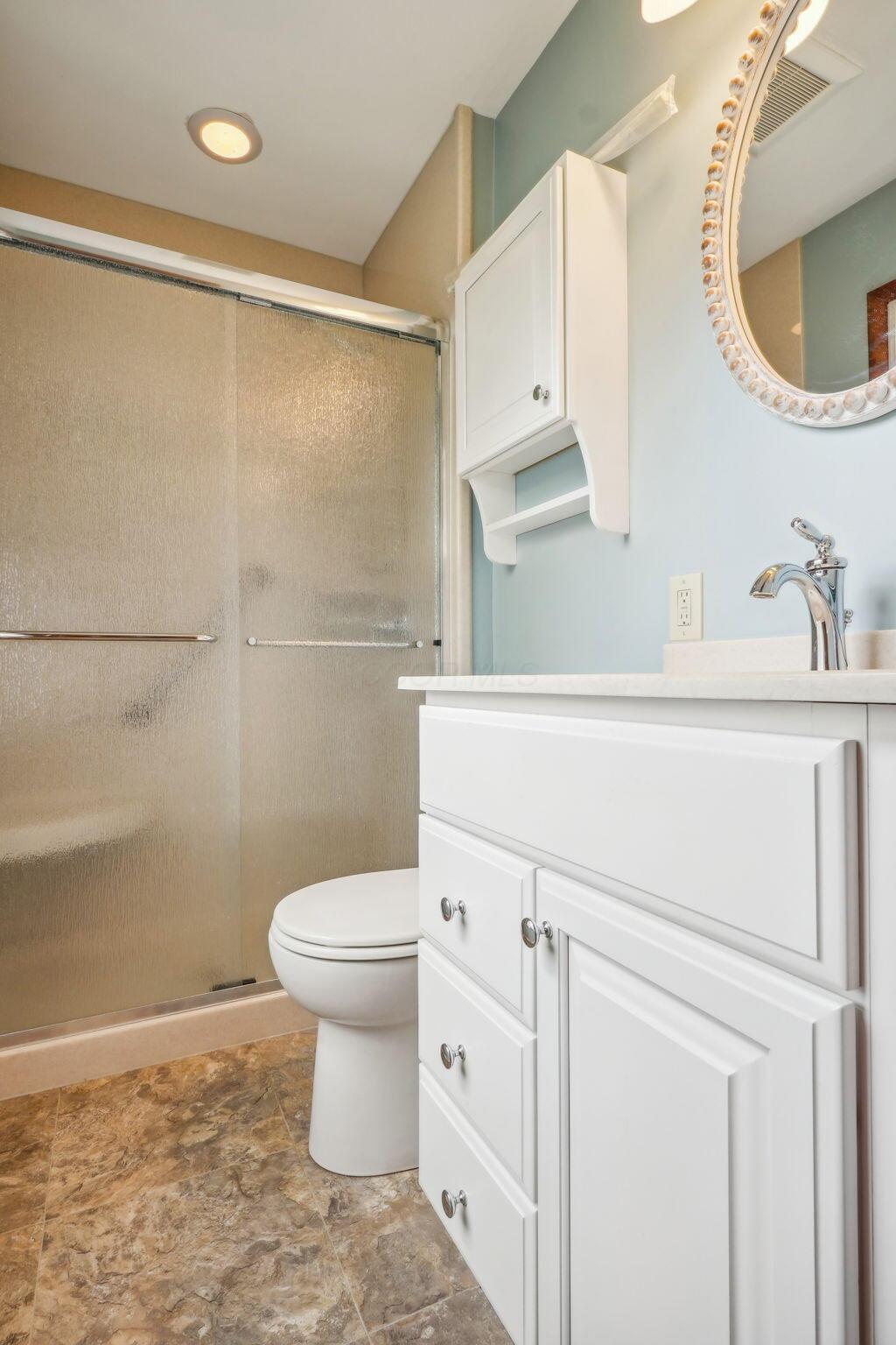929 Old Farm Road Columbus, OH 43213 - Photo 17 of 20 Master Bathroom