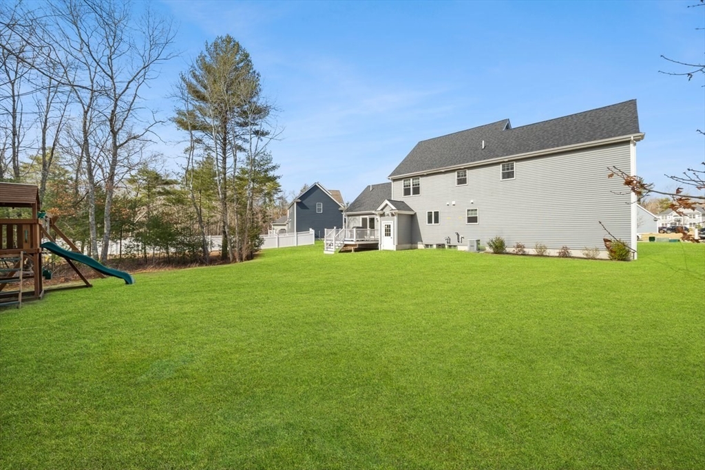 64 Copperwood Road Pembroke, MA 02359 - Photo 4 of 37