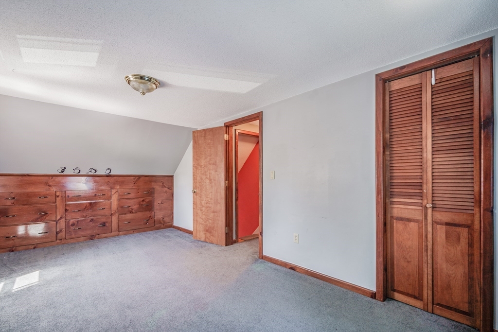 631 Newbury Street Springfield, MA 01104 - Photo 18 of 25 Gallery Image 18