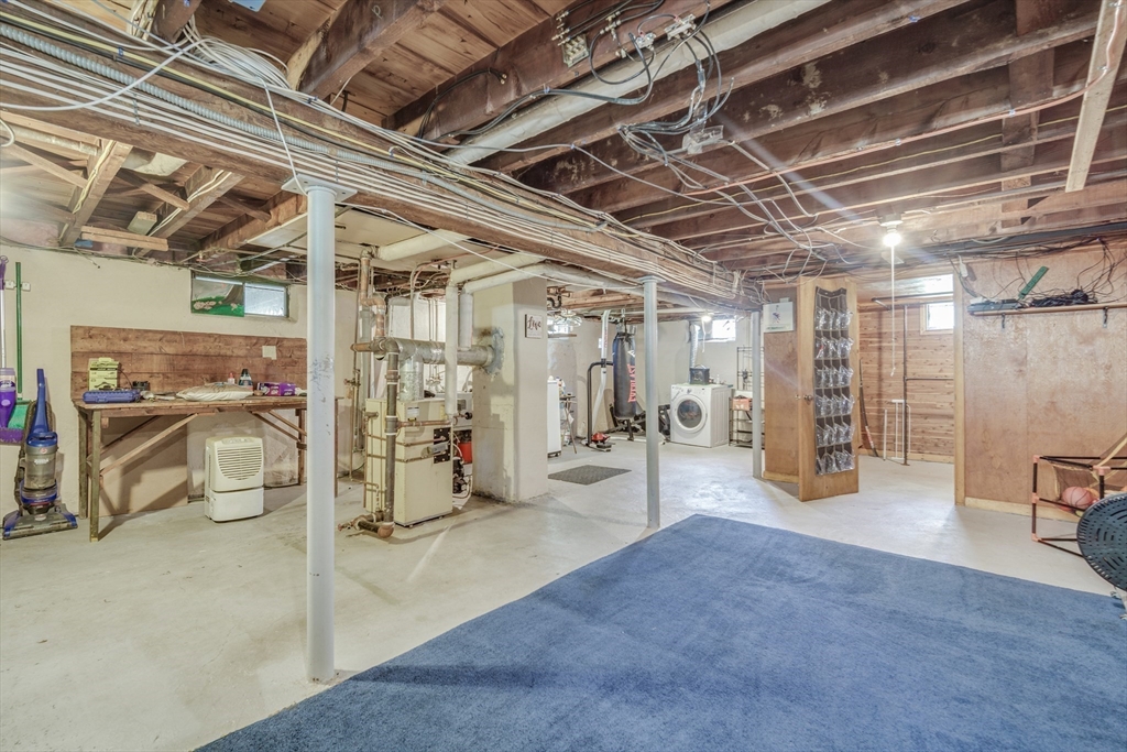 631 Newbury Street Springfield, MA 01104 - Photo 24 of 25 Gallery Image 24