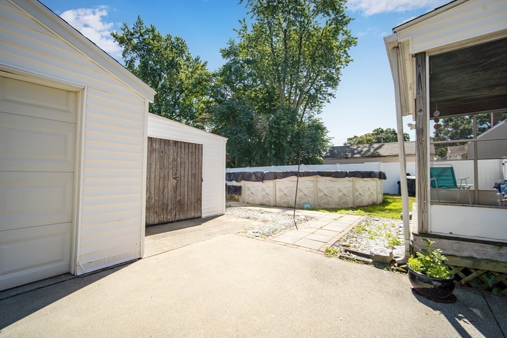 631 Newbury Street Springfield, MA 01104 - Photo 8 of 25 Gallery Image 8