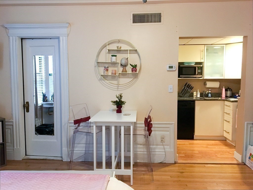 466 Commonwealth Avenue, Unit 507 Boston, MA 02215 - Photo 5 of 10