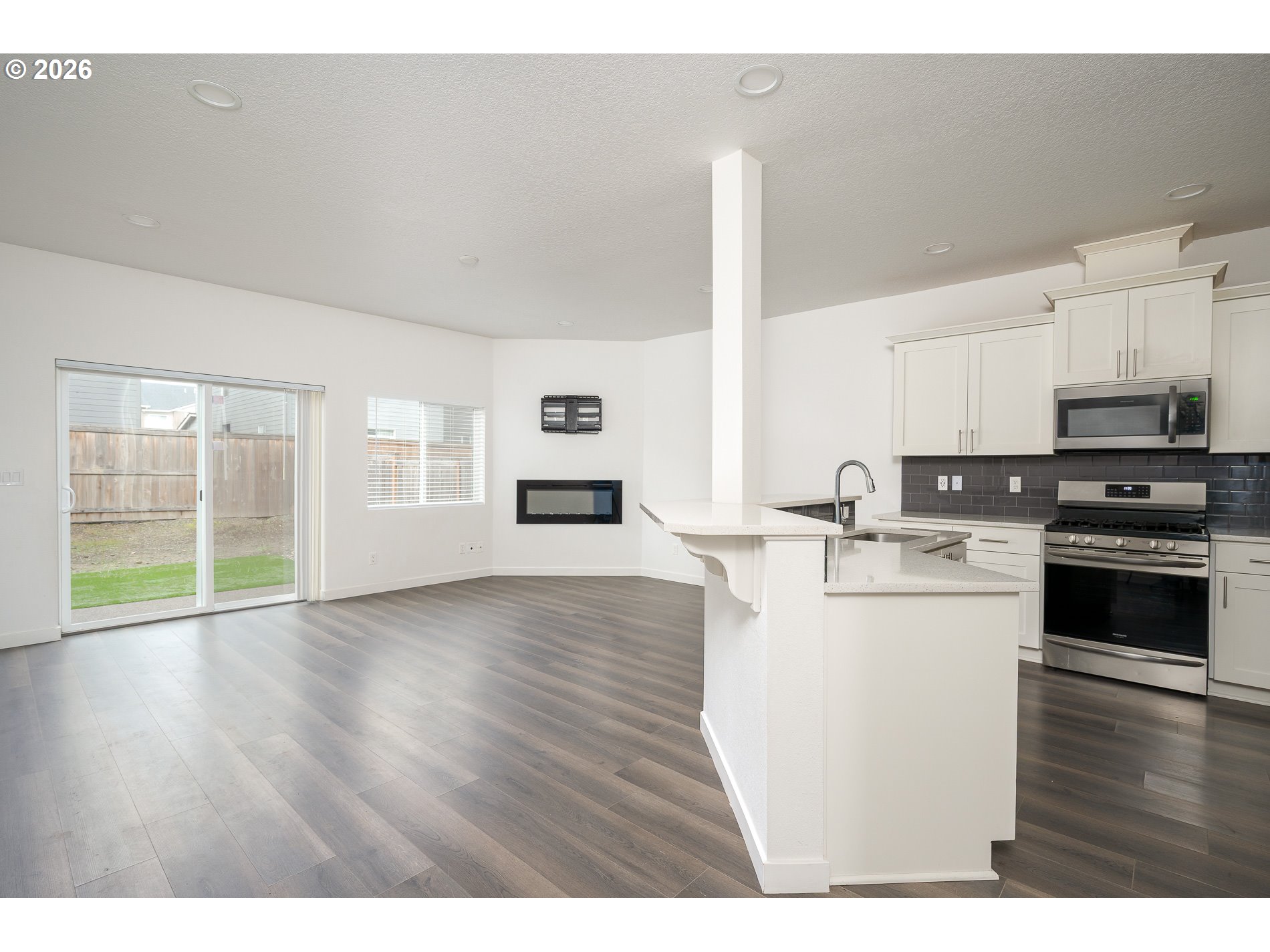 835 South 25th Avenue Cornelius, OR 97113 - Photo 3 of 19