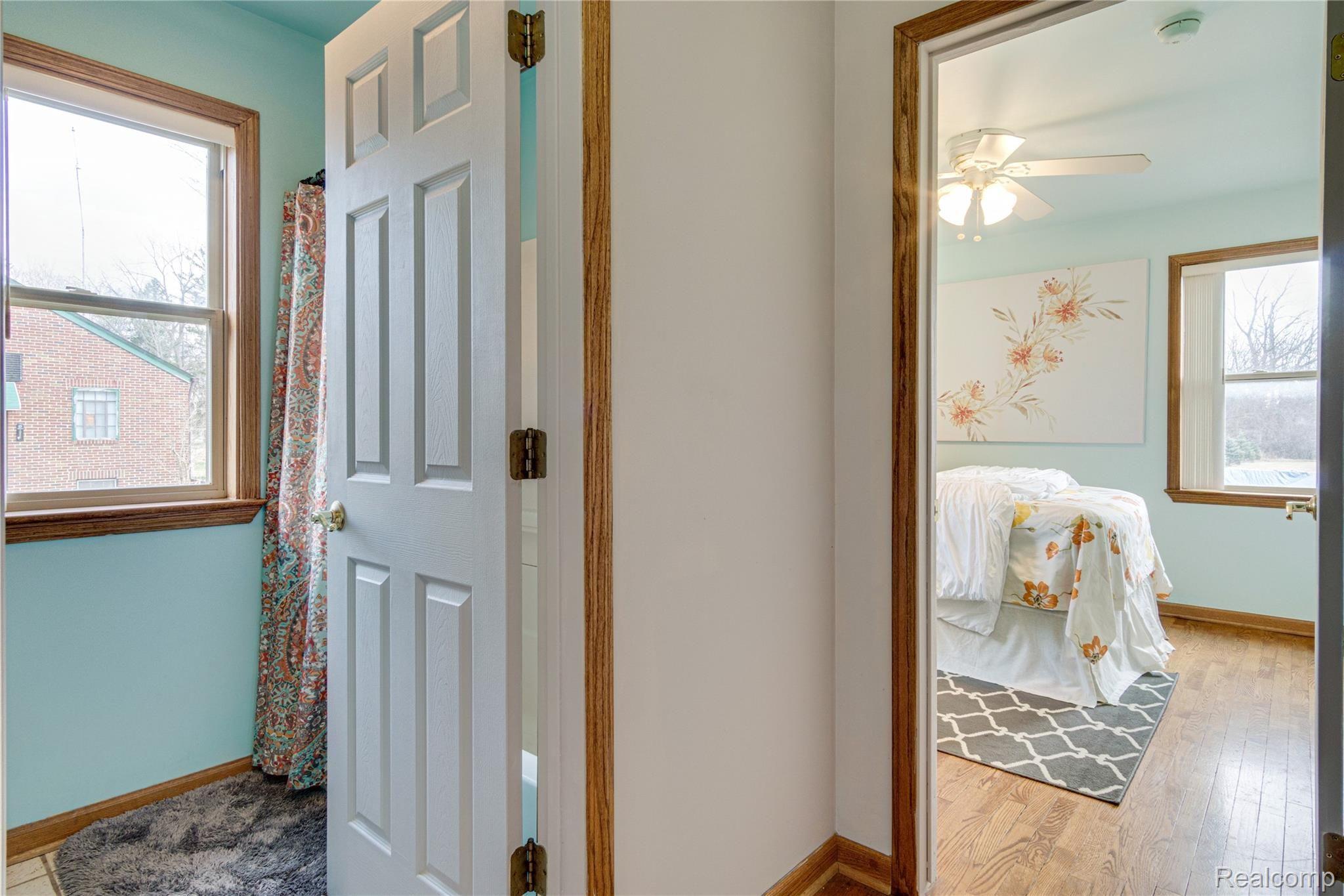 4377 Fenton Road Burton, MI 48529 - Photo 16 of 42 Interiors (19 of 28).jpg
