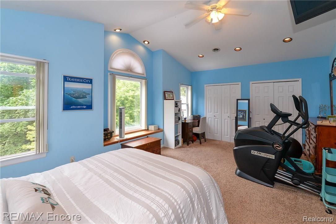 8354 Clinton River Road Sterling Heights, MI 48314 - Photo 26 of 62 Very spacious master bedroom!