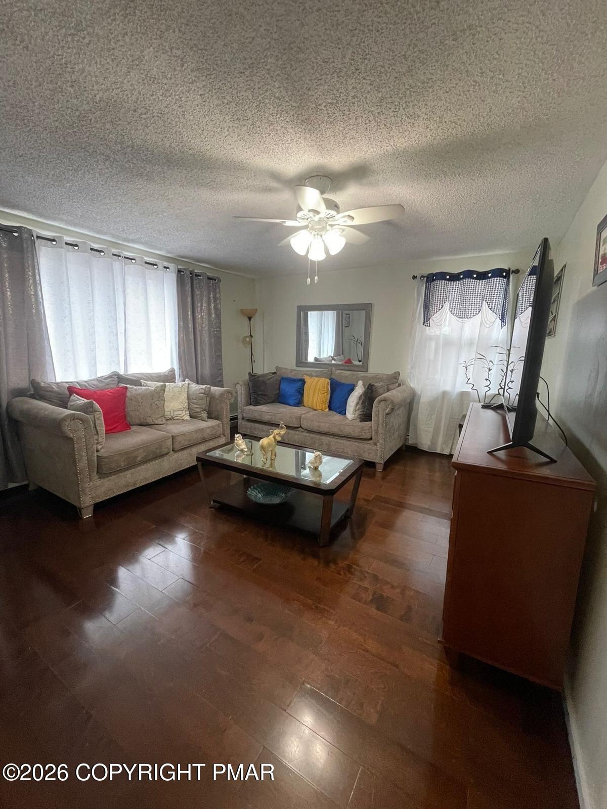 239 East Chestnut Street Hazleton, PA 18201 - Photo 4 of 14 251aba1f-0ef4-4fdc-ad79-d96fd6ecb031