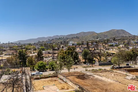 a black and white photo of a living room
