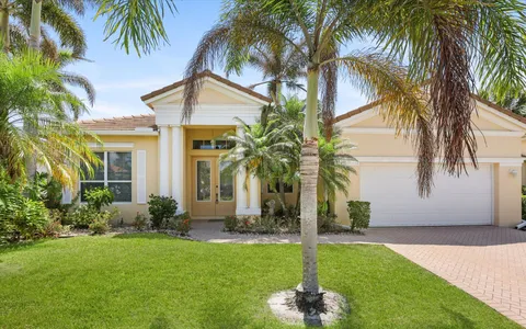 $395,000 | 521 Southwest Lake Manatee Way, Port St. Lucie, FL 34986