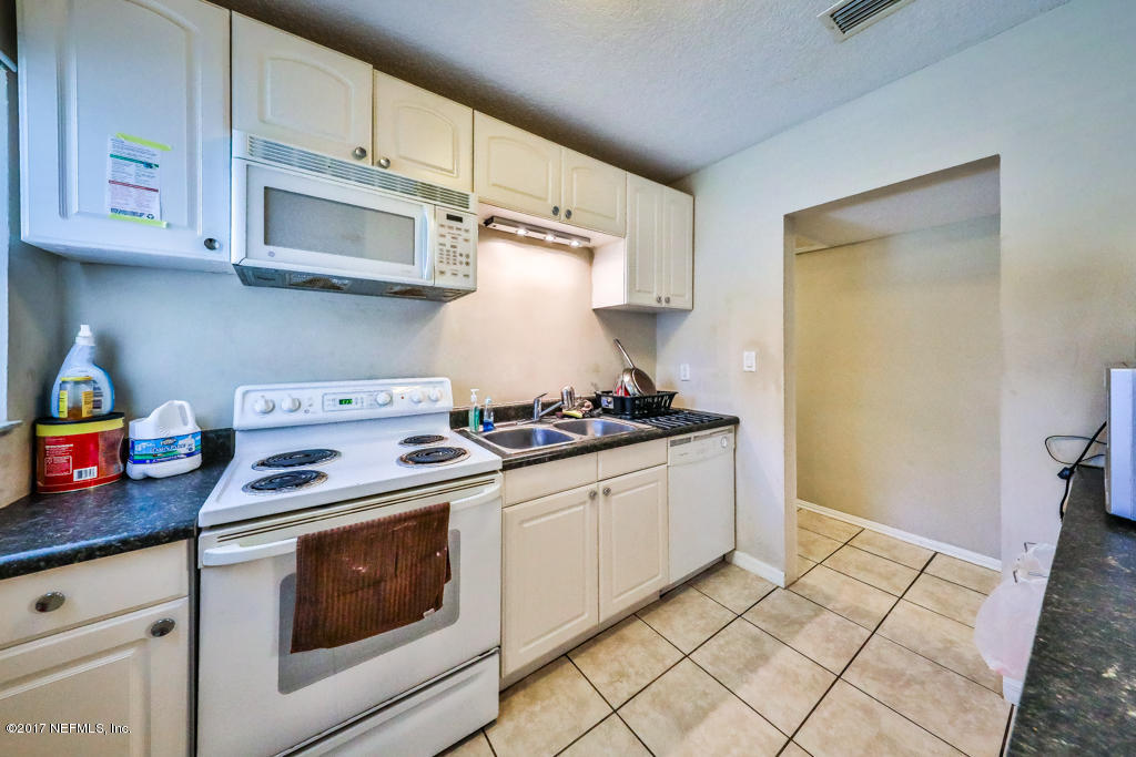 339 Brunswick Road Jacksonville, FL 32216 - Photo 14 of 17 Kitchen