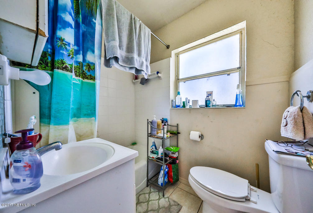 339 Brunswick Road Jacksonville, FL 32216 - Photo 9 of 17 Full Bathroom