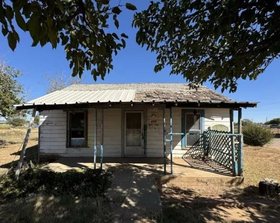 $49,199 | 650 South 6th Street, Slaton, TX 79364