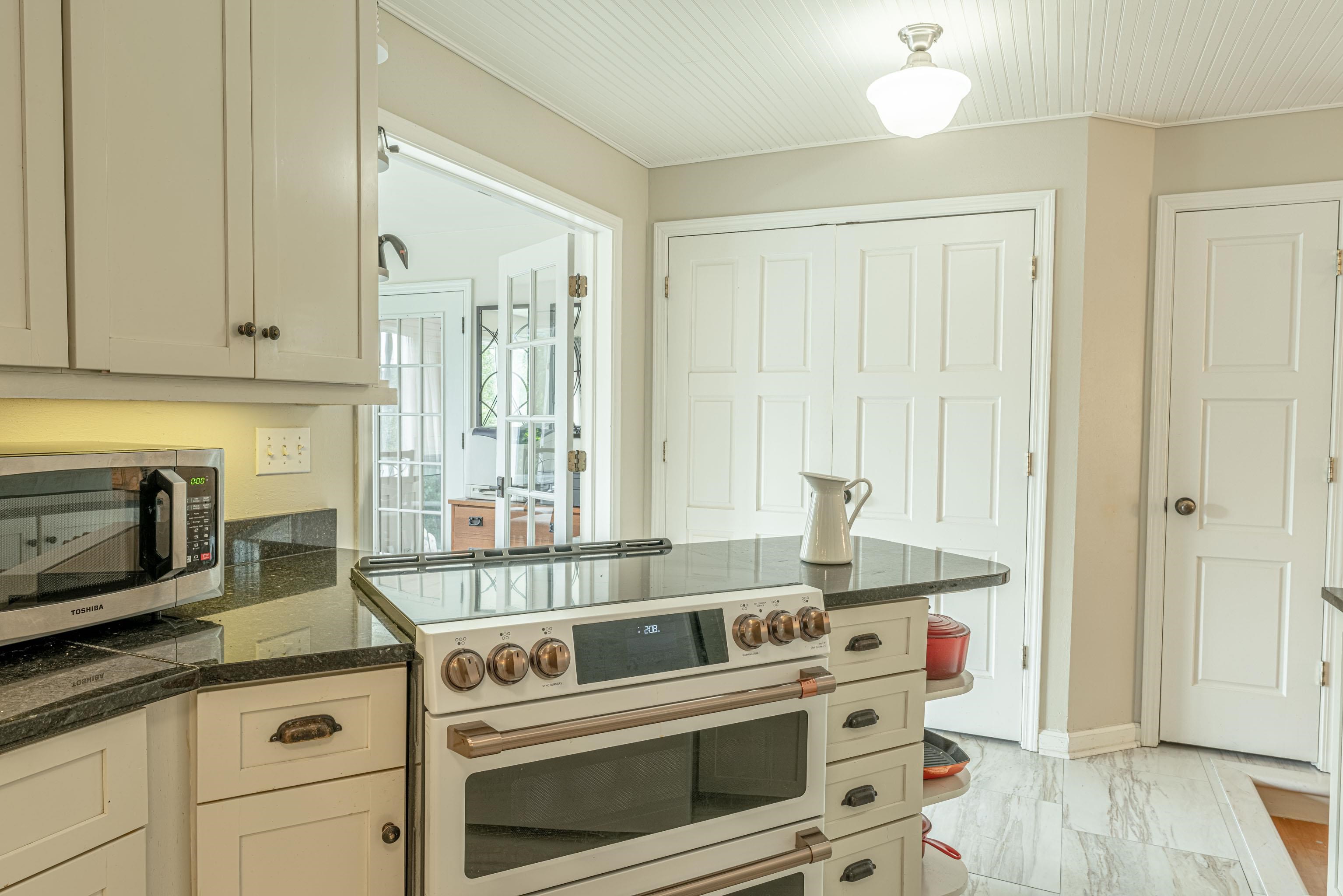 6233 Countryside Lane Madison, WI 53705 - Photo 13 of 73