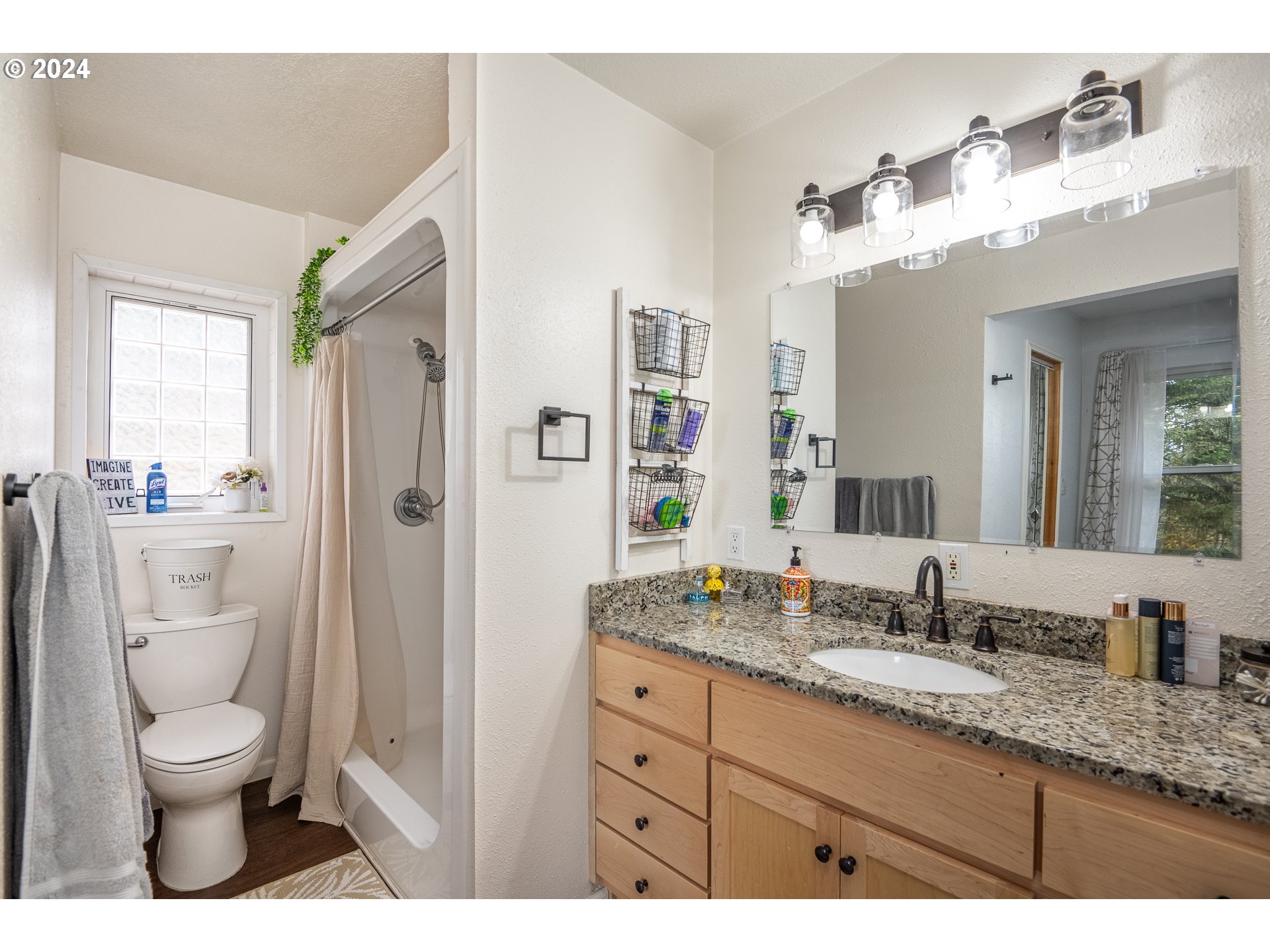 94251 Templeton Road Junction City, OR 97448 - Photo 21 of 46 Bathroom