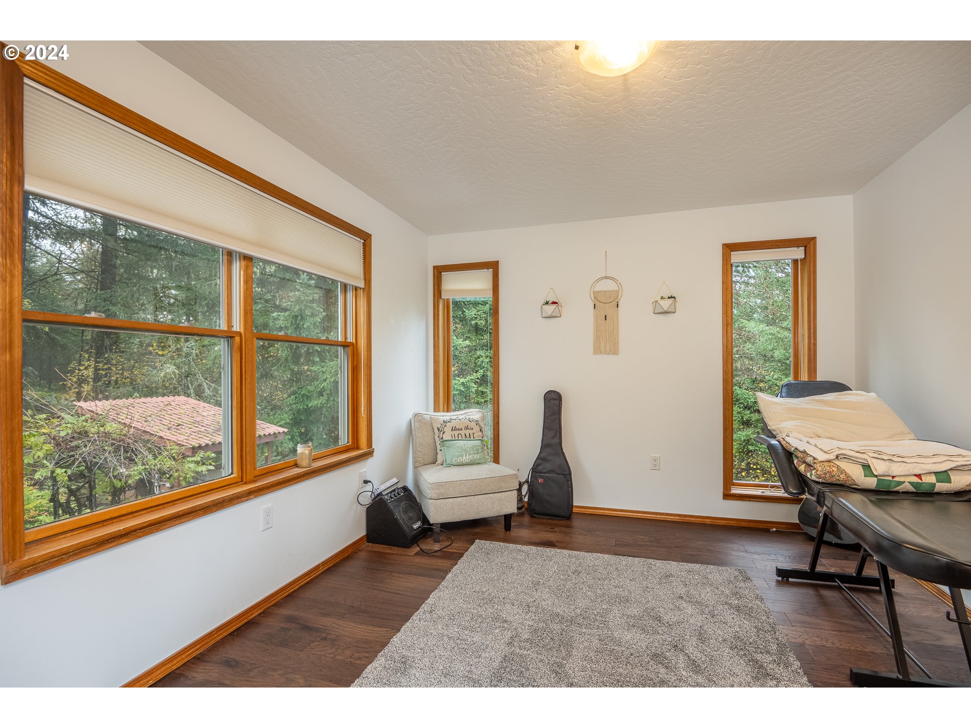 94251 Templeton Road Junction City, OR 97448 - Photo 22 of 46 Bedroom
