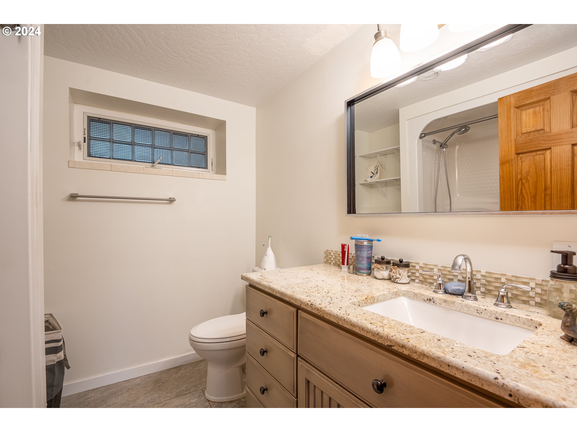 94251 Templeton Road Junction City, OR 97448 - Photo 32 of 46 Bathroom