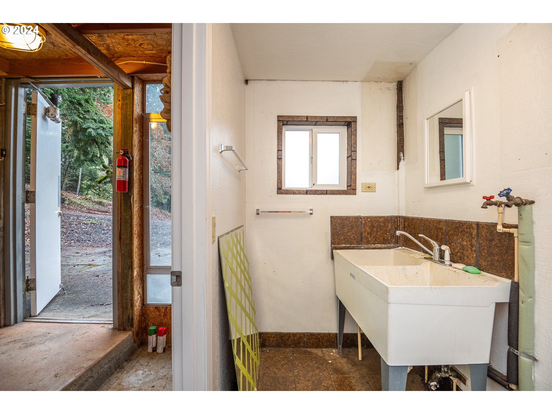 94251 Templeton Road Junction City, OR 97448 - Photo 41 of 46 Bathroom