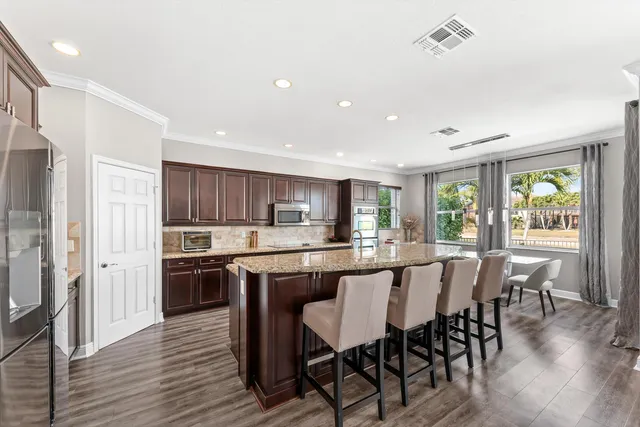 $1,000,000 | 9724 Phipps Lane, Wellington, FL 33414