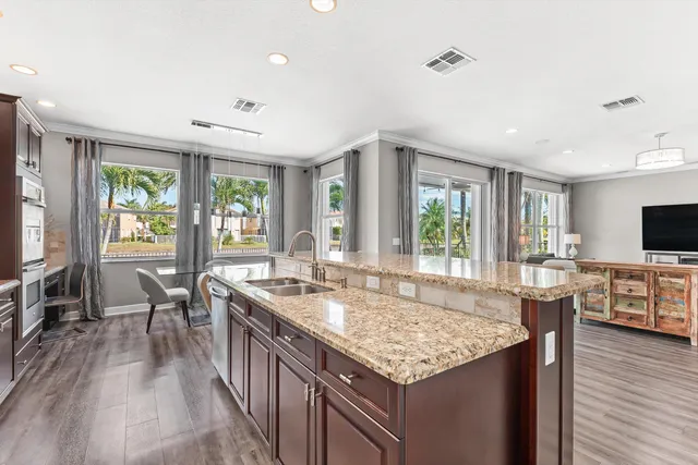 $1,000,000 | 9724 Phipps Lane, Wellington, FL 33414