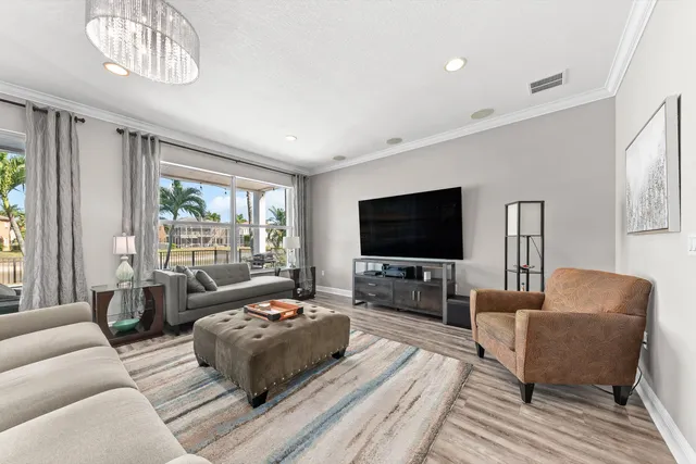 $1,000,000 | 9724 Phipps Lane, Wellington, FL 33414