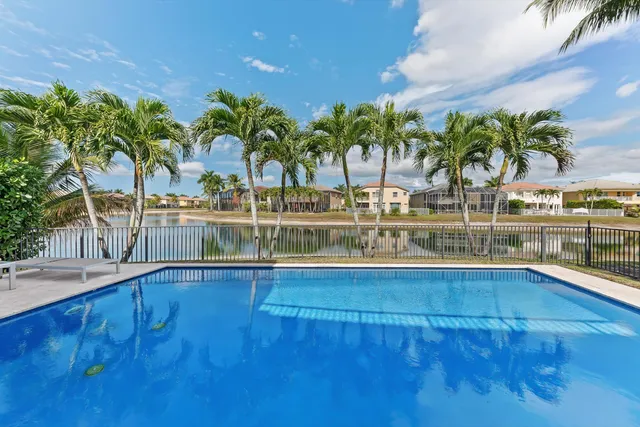 $1,000,000 | 9724 Phipps Lane, Wellington, FL 33414