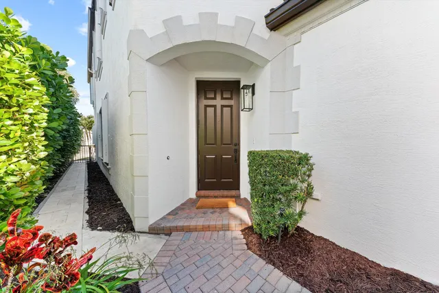 $1,000,000 | 9724 Phipps Lane, Wellington, FL 33414