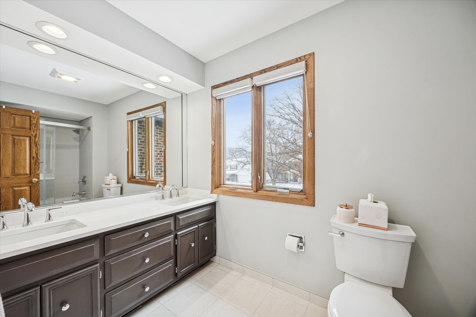7612 Ridgewood Lane Burr Ridge, IL 60527 - Photo 15 of 36 a bathroom with a toilet sink and mirror