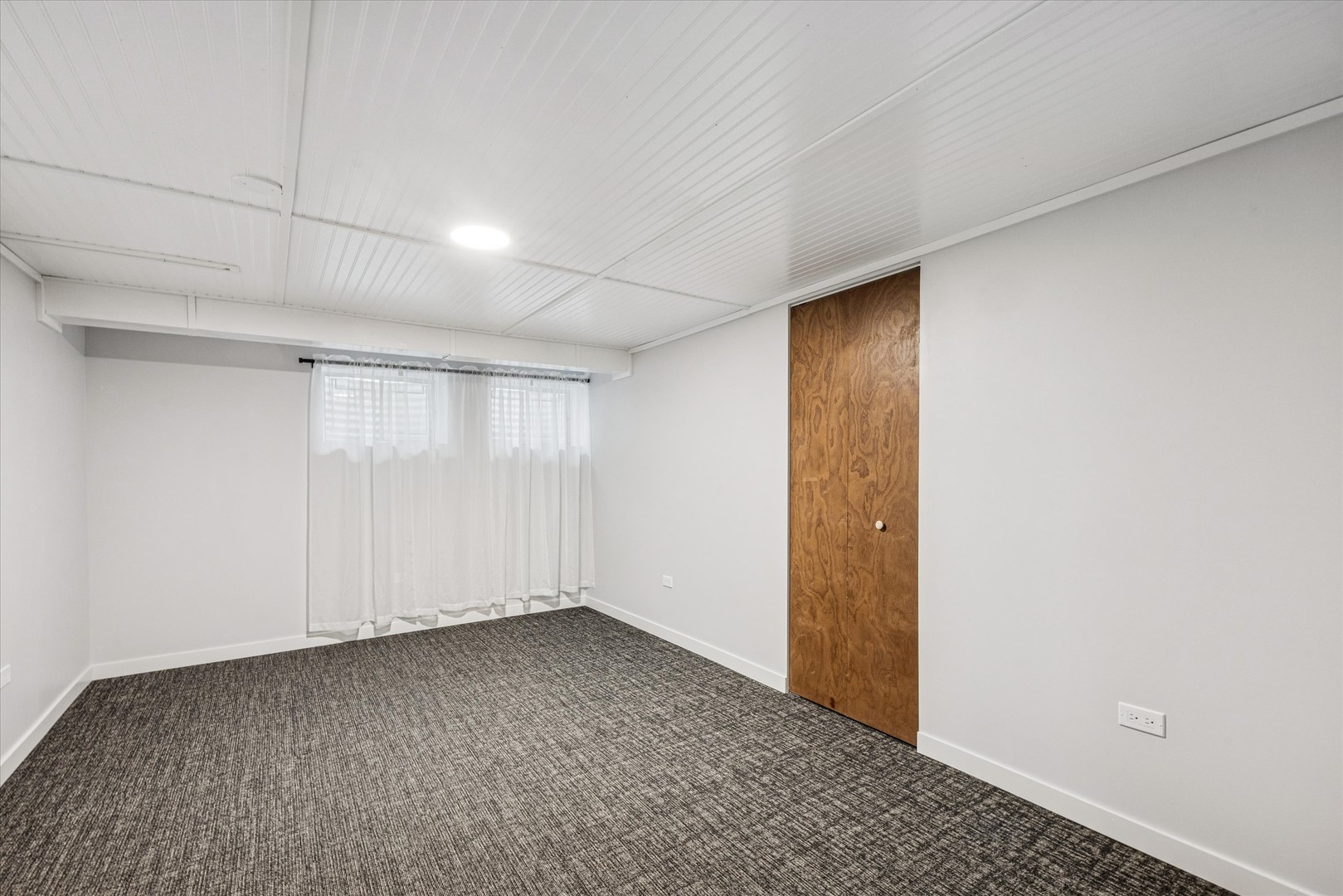 7612 Ridgewood Lane Burr Ridge, IL 60527 - Photo 19 of 36 an empty room with a empty space and windows