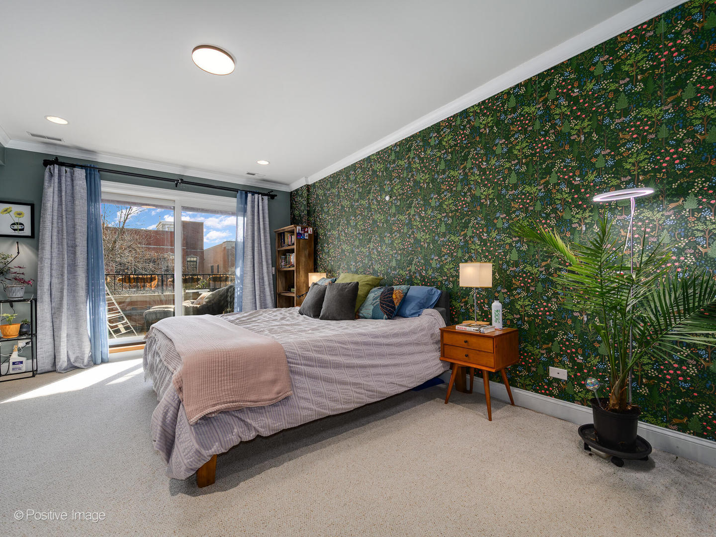 830 West Bradley Place, Unit 3S Chicago, IL 60613 - Photo 13 of 22 a bedroom with a bed and large windows