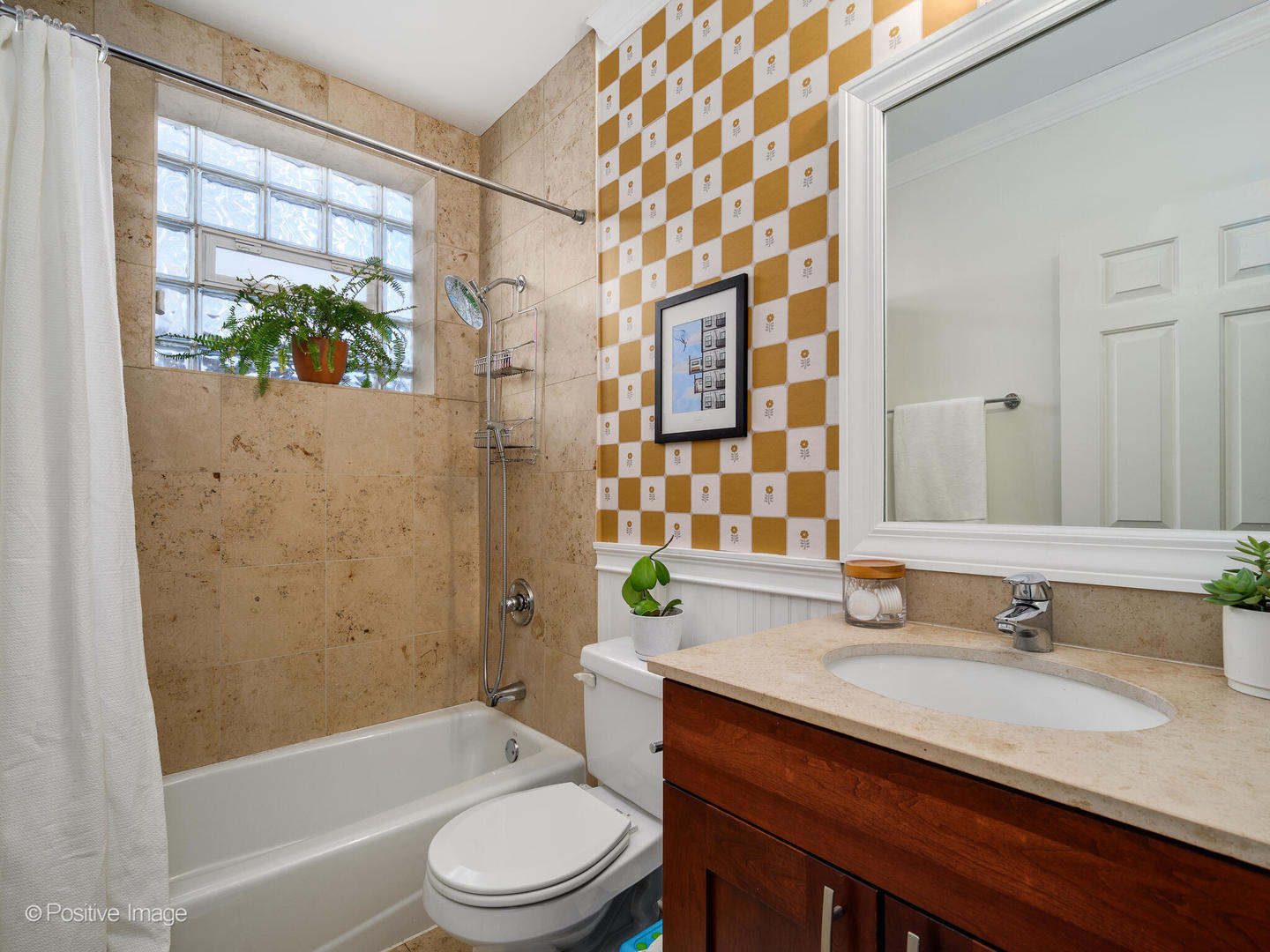 830 West Bradley Place, Unit 3S Chicago, IL 60613 - Photo 20 of 22 a bathroom with a sink toilet and shower