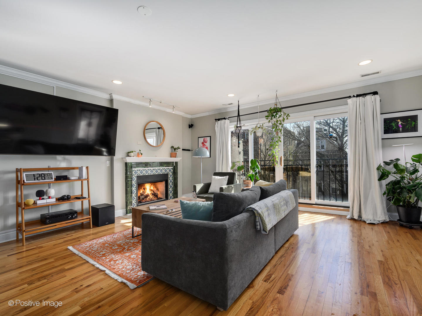 830 West Bradley Place, Unit 3S Chicago, IL 60613 - Photo 4 of 22 a living room with fireplace furniture and a flat screen tv