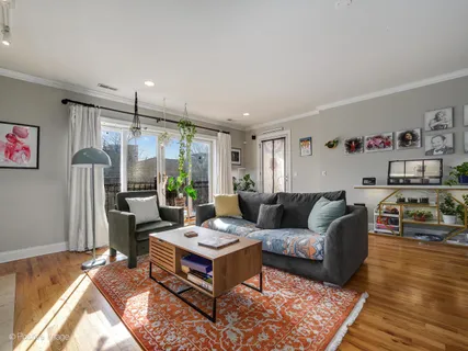 $585,000 | 830 West Bradley Place, Unit 3S, Chicago, IL 60613