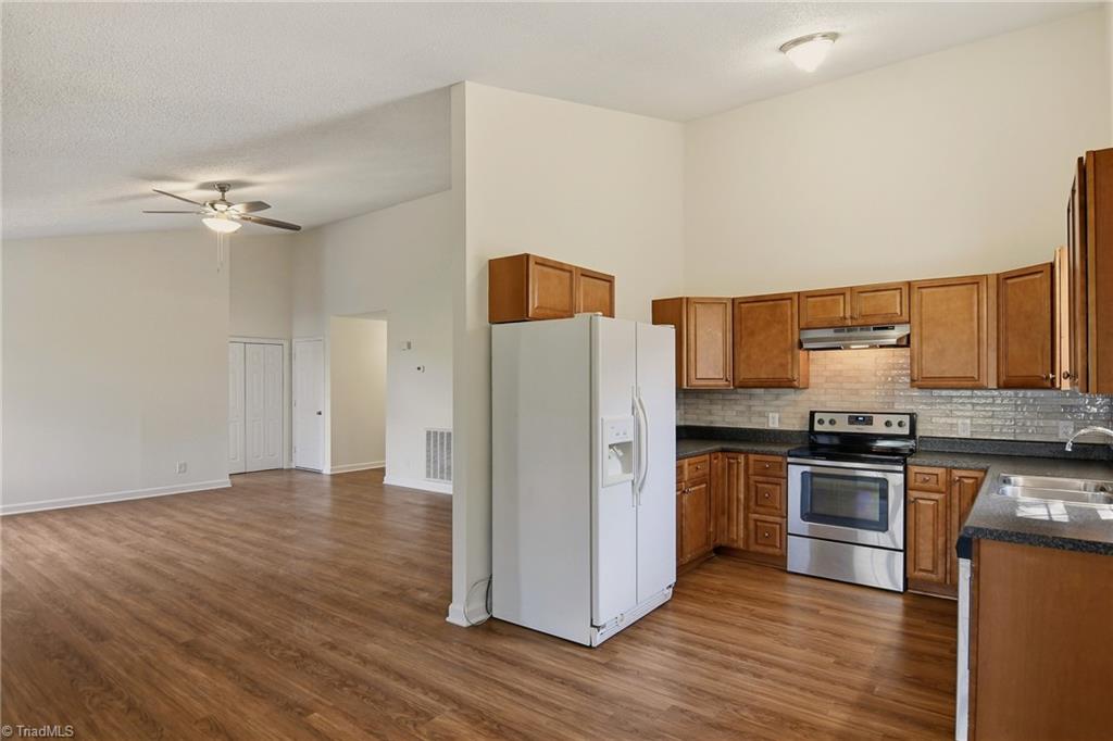 4217 Chilton Way High Point, NC 27265 - Photo 11 of 33