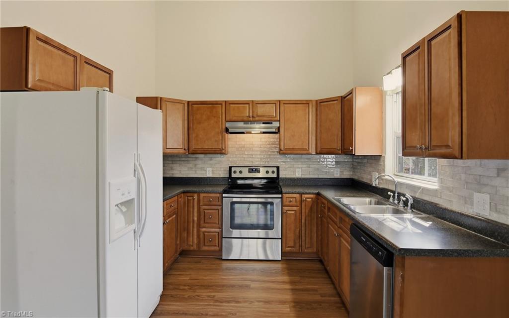 4217 Chilton Way High Point, NC 27265 - Photo 12 of 33