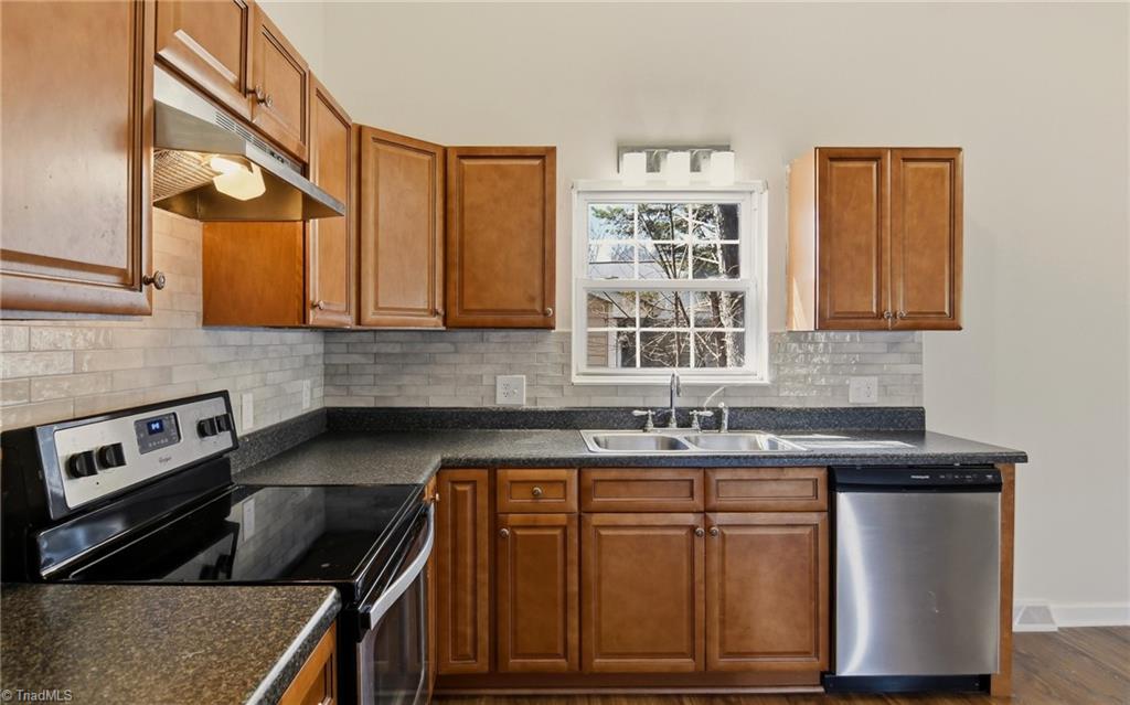 4217 Chilton Way High Point, NC 27265 - Photo 16 of 33