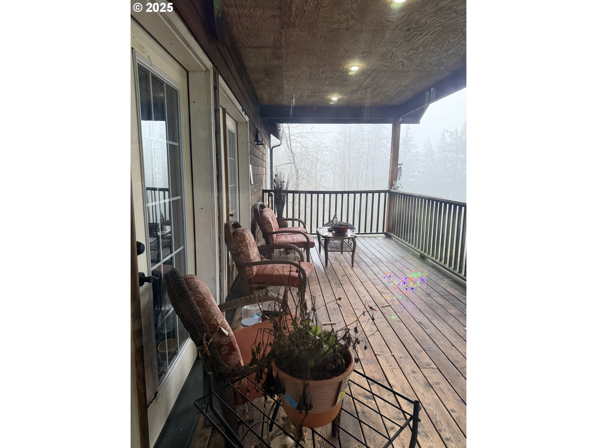 154 Shipview Road Kalama, WA 98625 - Photo 11 of 22 a balcony with table and chairs
