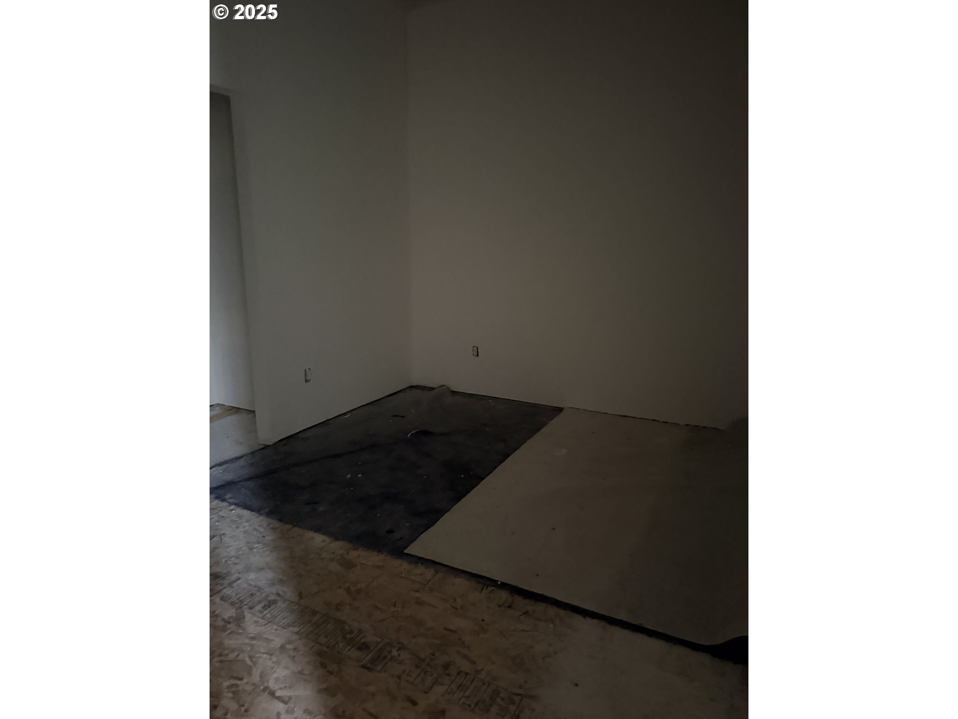 154 Shipview Road Kalama, WA 98625 - Photo 17 of 22 a close up of a door