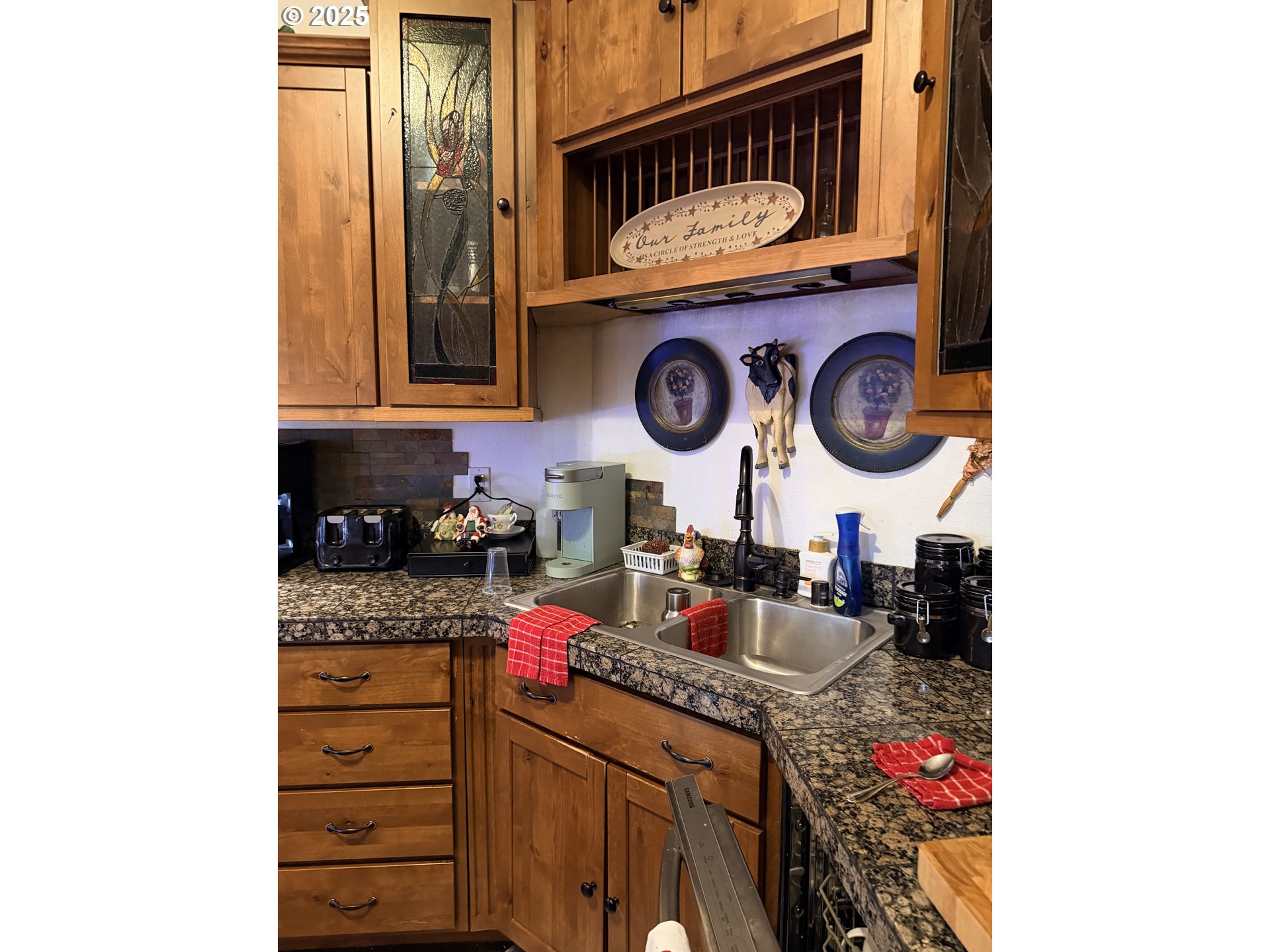 154 Shipview Road Kalama, WA 98625 - Photo 6 of 22 a kitchen with stainless steel appliances granite countertop a stove and cabinets
