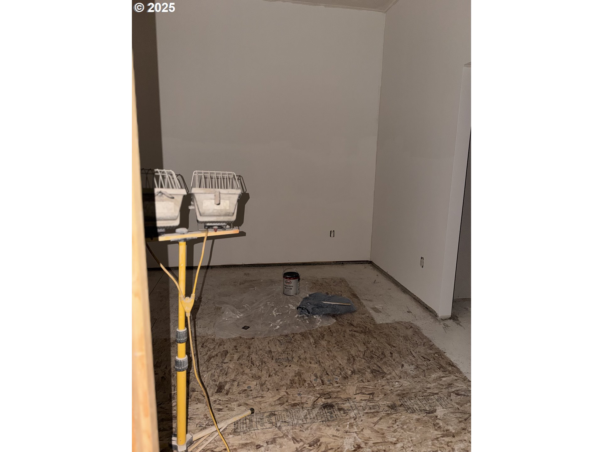 154 Shipview Road Kalama, WA 98625 - Photo 10 of 22 a bathroom with a sink and mirror