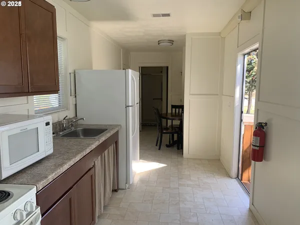 $26,900 | 334 East 5th Avenue, Riddle, OR 97469