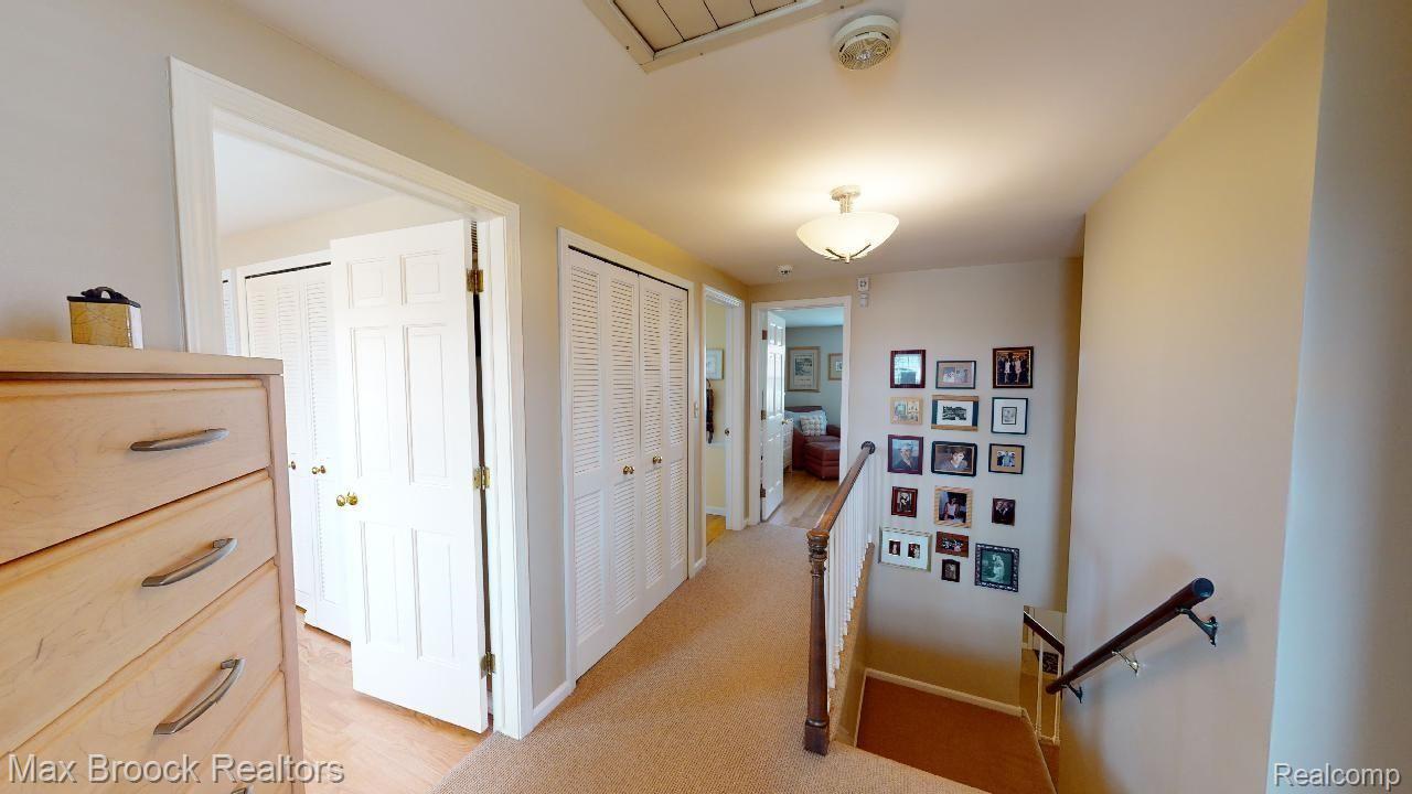4146 Nearbrook Road Bloomfield Hills, MI 48302 - Photo 37 of 67 Second Floor Hallway.jpg