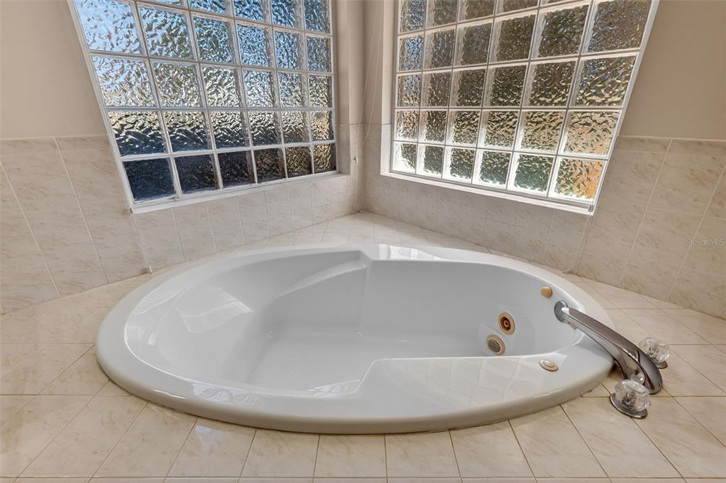 8739 Southeast 140th Place Road Summerfield, FL 34491 - Photo 26 of 45 a bathroom with a tub