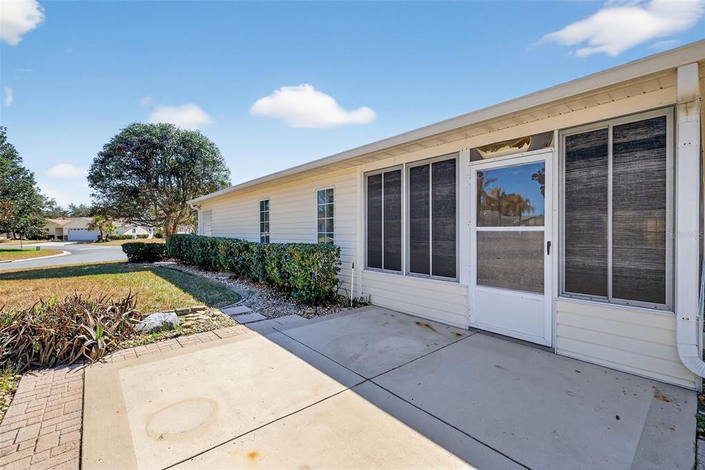 8739 Southeast 140th Place Road Summerfield, FL 34491 - Photo 40 of 45 a view of backyard with large tree