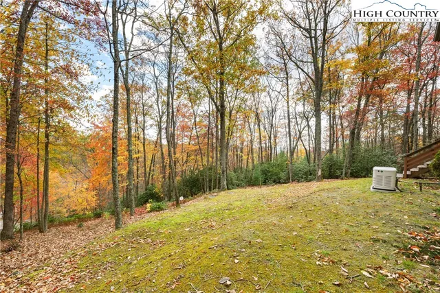 a view of a houses with sky view
