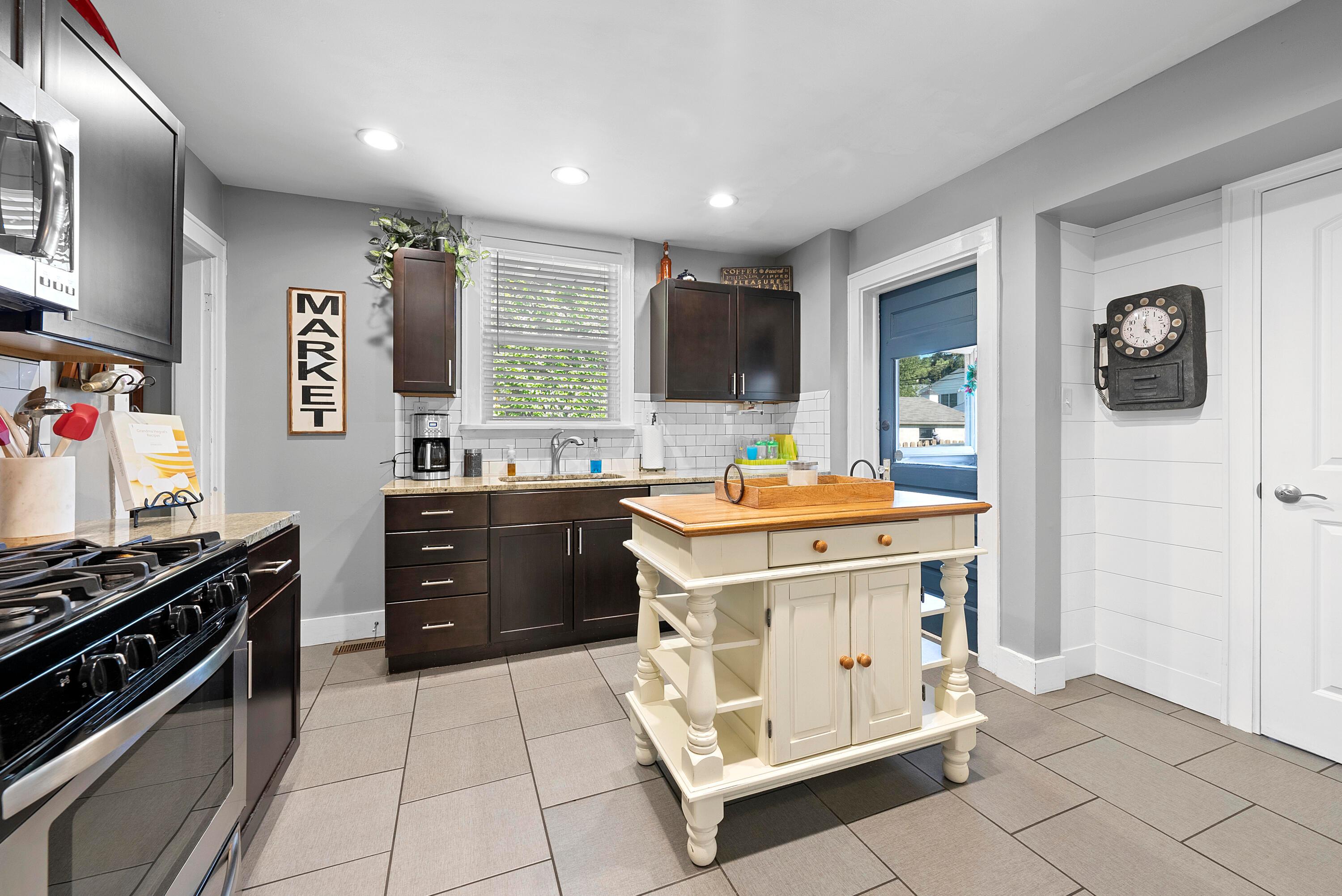 475 Arden Road Columbus, OH 43214 - Photo 12 of 31 Kitchen
