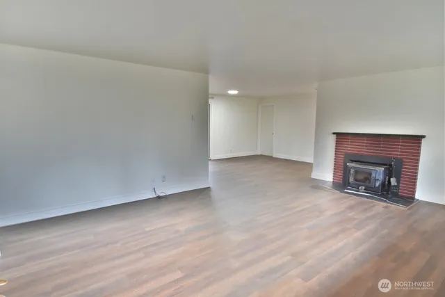 $3,000 | 4910 Vista Place, Everett, WA 98203