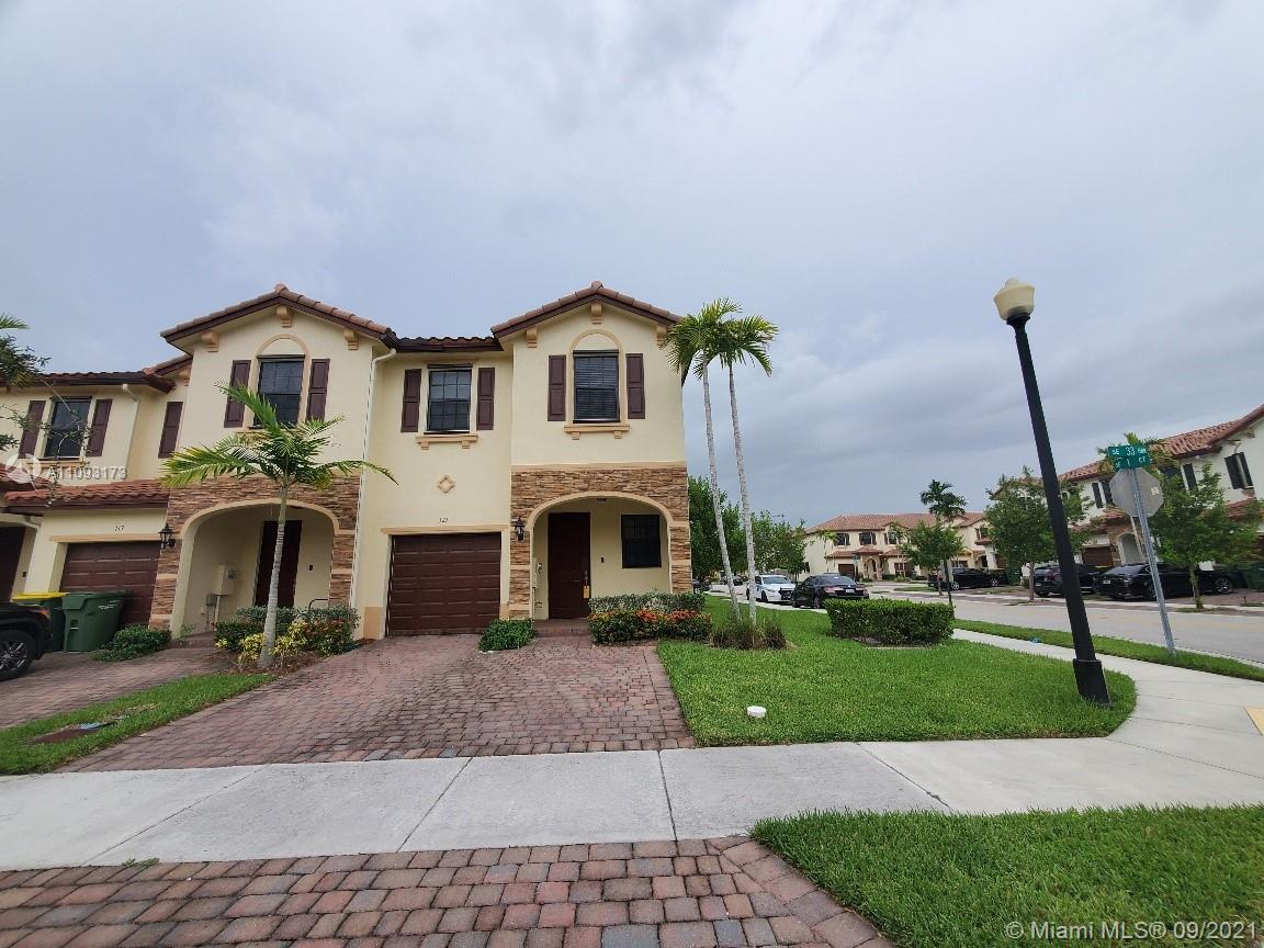 121 Southeast 33rd Terrace Homestead, FL 33033 - Photo 2 of 15