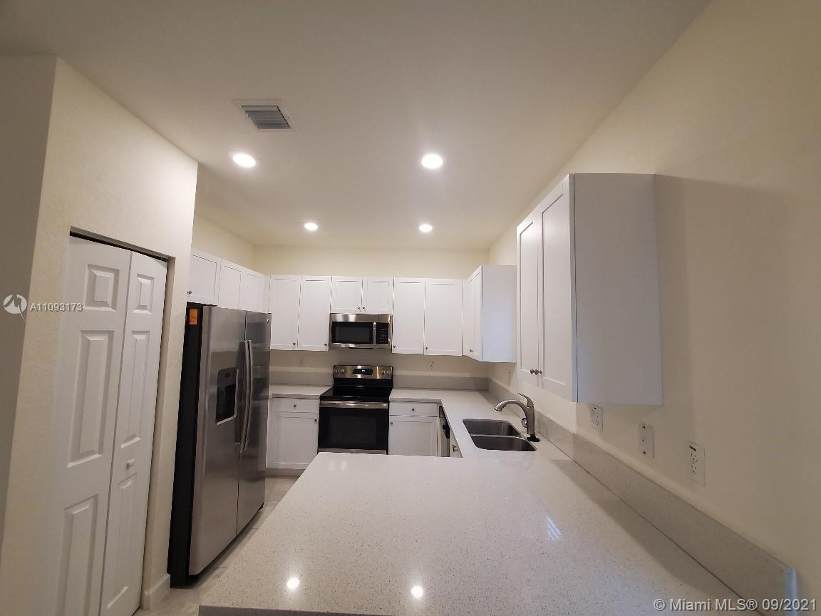 121 Southeast 33rd Terrace Homestead, FL 33033 - Photo 11 of 15