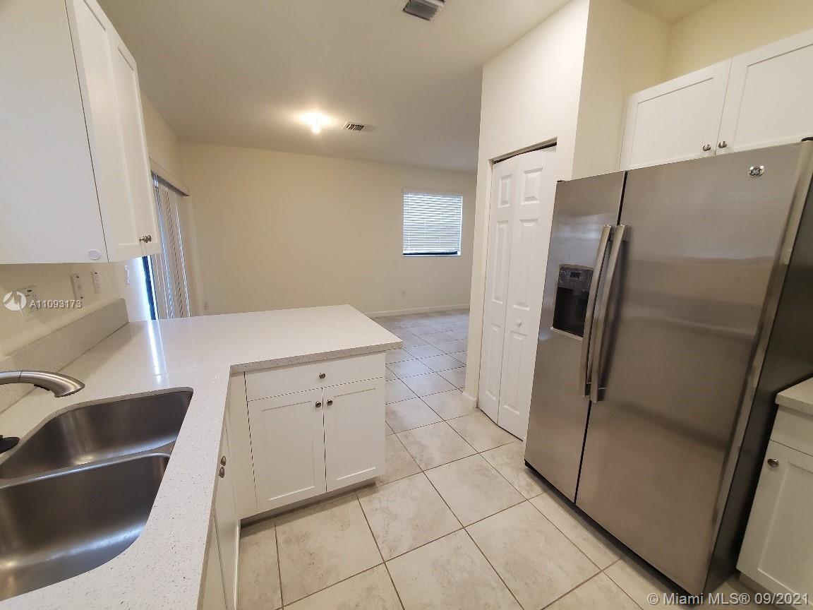 121 Southeast 33rd Terrace Homestead, FL 33033 - Photo 13 of 15