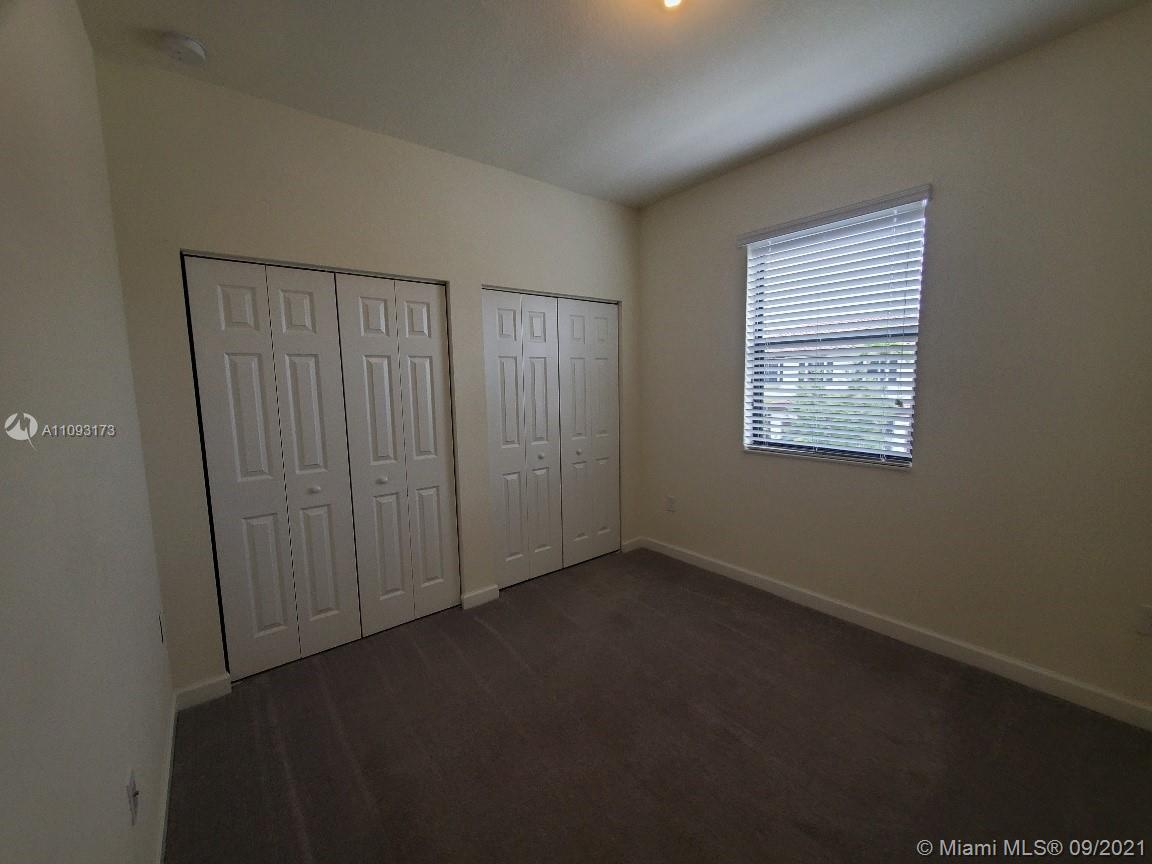 121 Southeast 33rd Terrace Homestead, FL 33033 - Photo 4 of 15