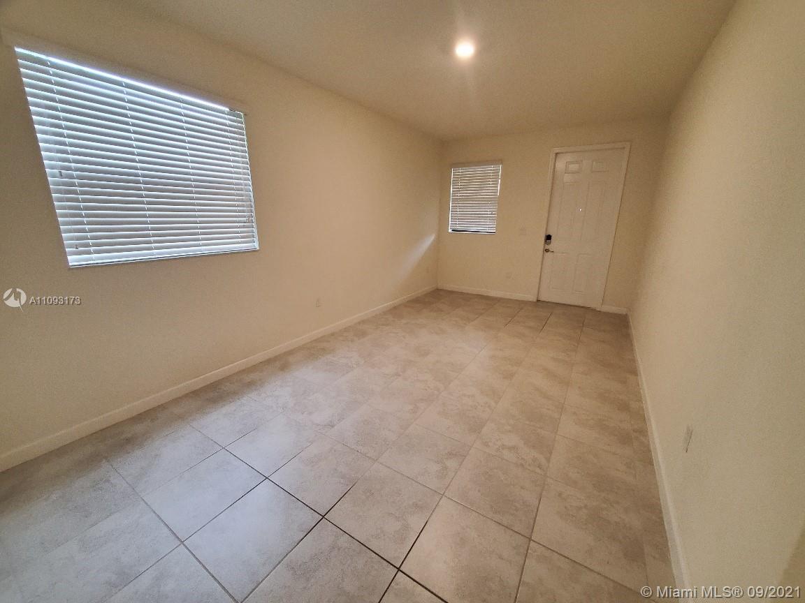 121 Southeast 33rd Terrace Homestead, FL 33033 - Photo 5 of 15